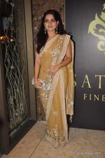 Shaina NC at Maheep Kapoor_s jewellery line launch in Bandra, Mumbai on 8th Oct 2011 (7).JPG